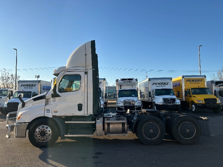 2021 Freightliner Cascadia in Oklahoma City, OK — photo 4