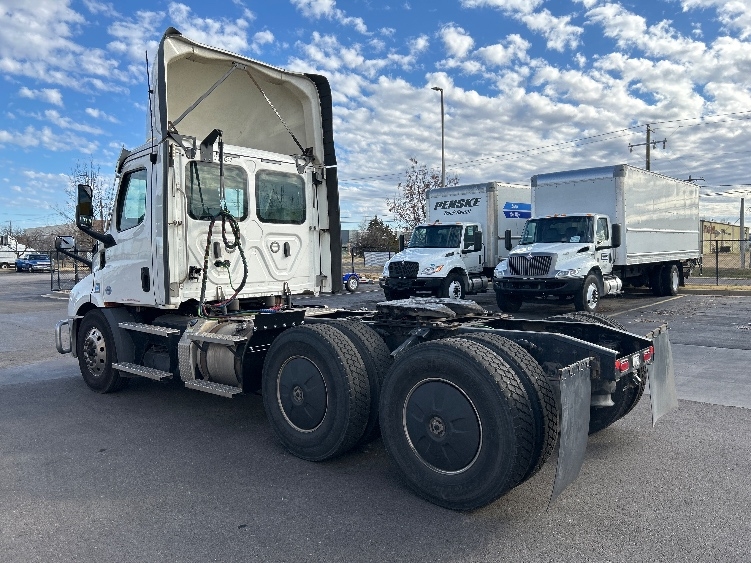 2021 Freightliner Cascadia in Oklahoma City, OK — photo 5