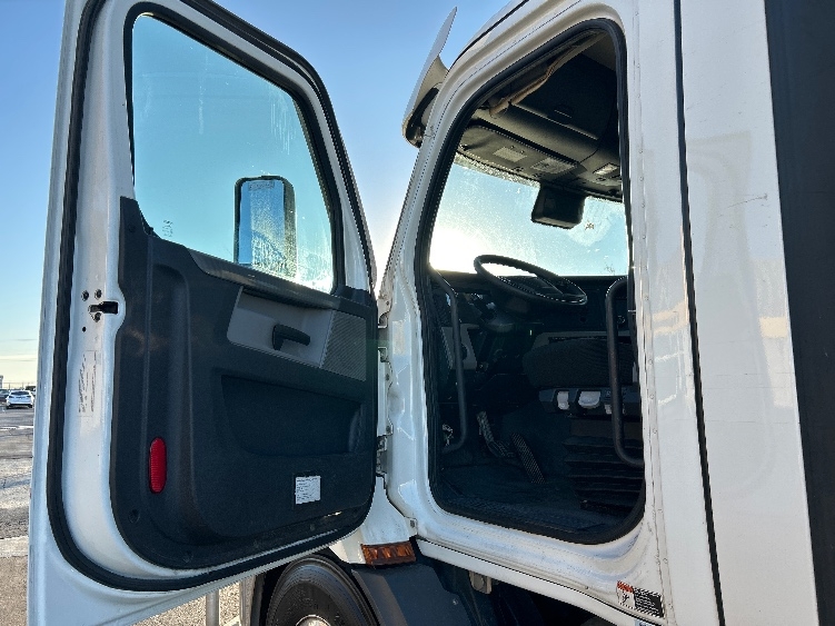 2021 Freightliner Cascadia in Oklahoma City, OK — photo 9