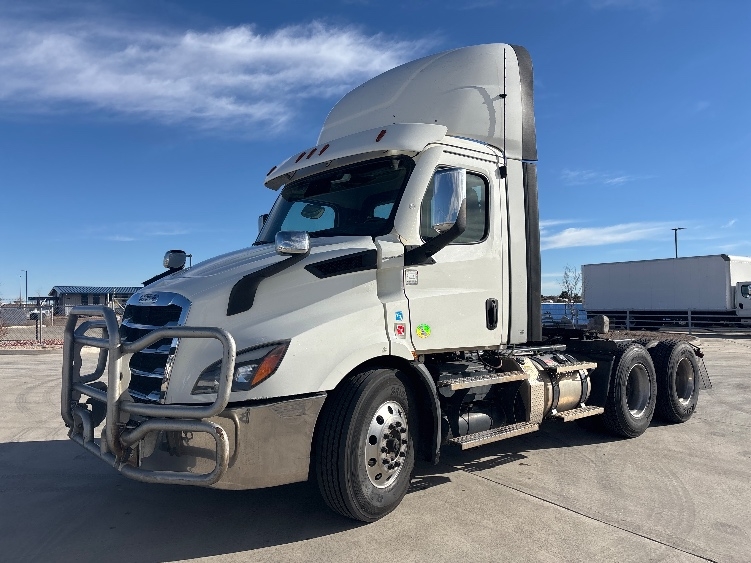 2021 Freightliner Cascadia in Aurora, CO — photo 3
