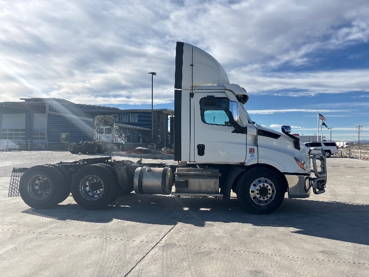 2021 Freightliner Cascadia in Aurora, CO — photo 8