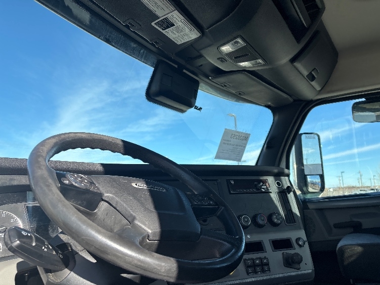 2021 Freightliner Cascadia in Aurora, CO — photo 10