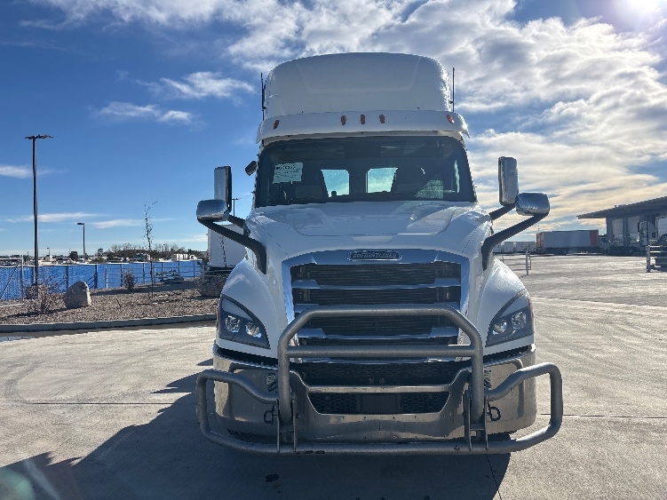 2021 Freightliner Cascadia in Aurora, CO — photo 2