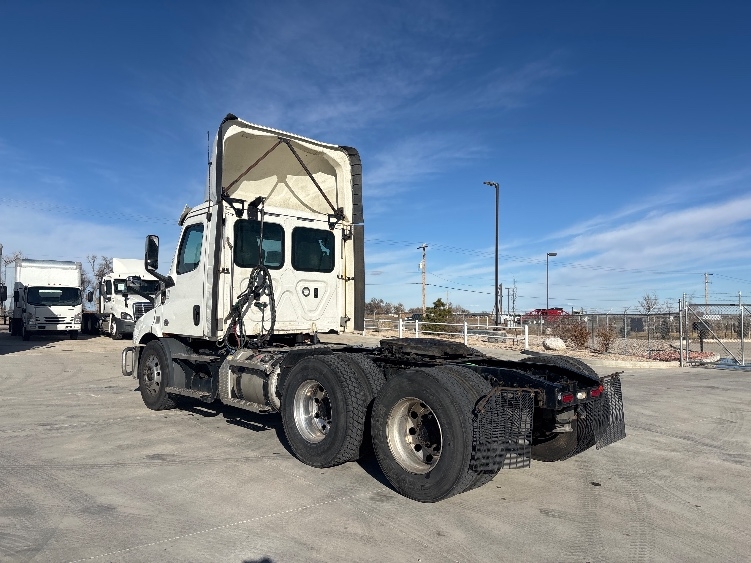 2021 Freightliner Cascadia in Aurora, CO — photo 5