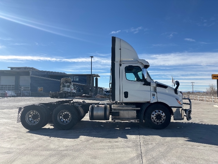 2021 Freightliner Cascadia in Aurora, CO — photo 8