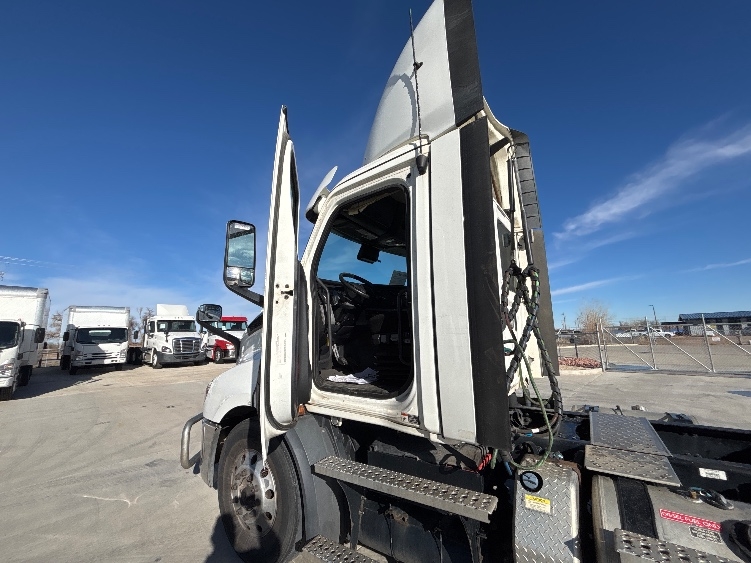 2021 Freightliner Cascadia in Aurora, CO — photo 9