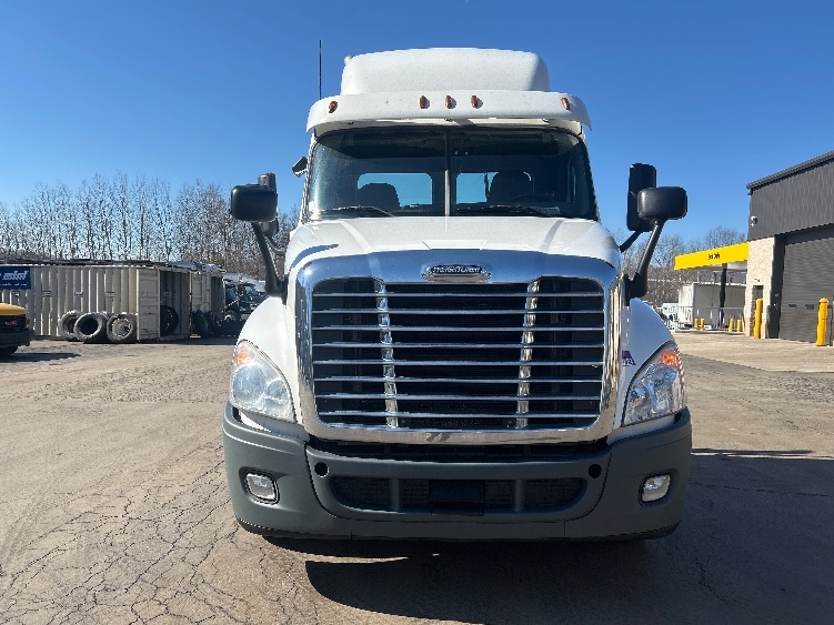 2019 Freightliner Cascadia in Jessup, PA — photo 2