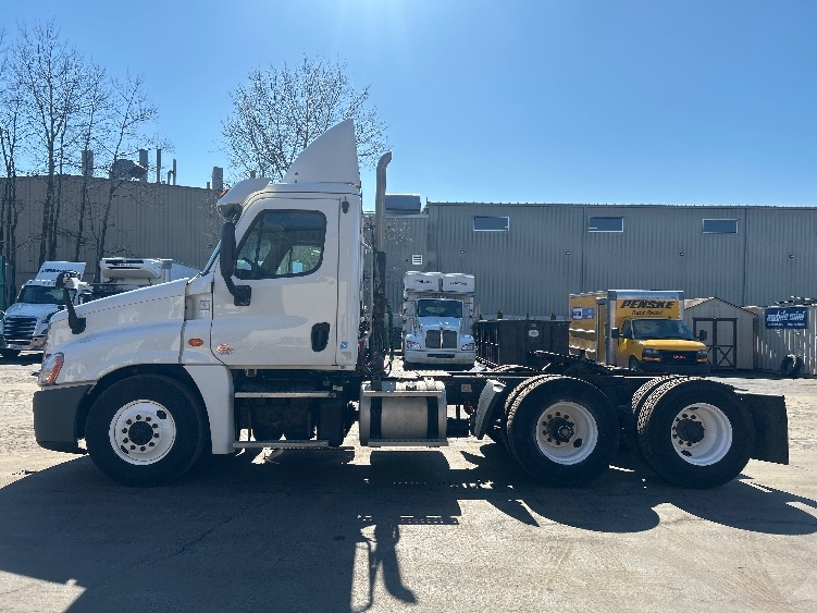 2019 Freightliner Cascadia in Jessup, PA — photo 4