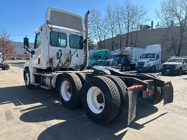 2019 Freightliner Cascadia in Jessup, PA — photo 5