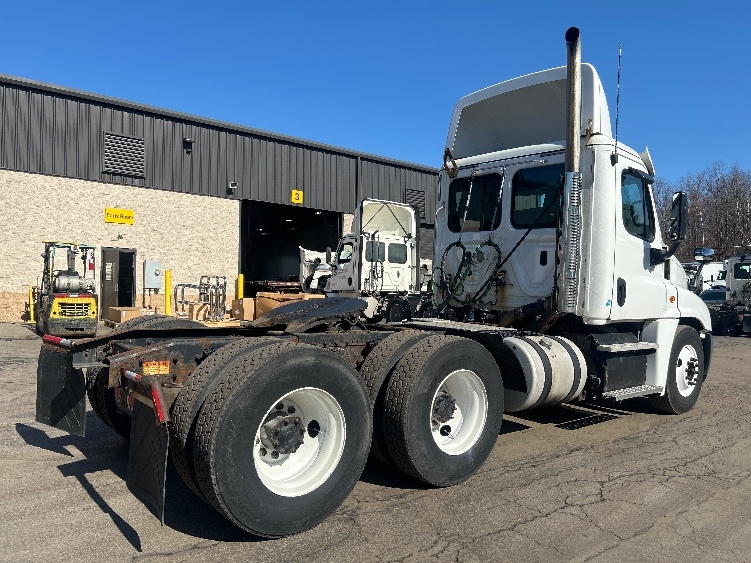 2019 Freightliner Cascadia in Jessup, PA — photo 7