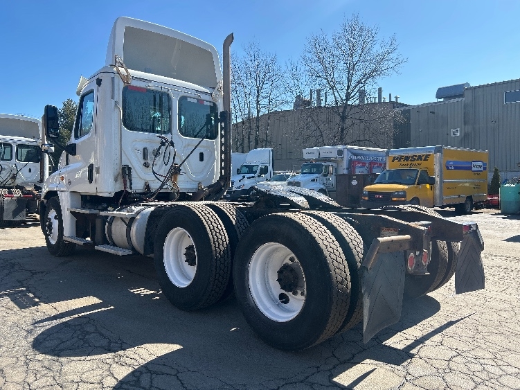2019 Freightliner Cascadia in Jessup, PA — photo 5