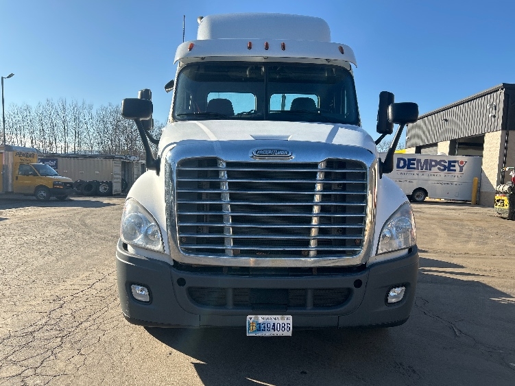 2019 Freightliner Cascadia in Jessup, PA — photo 2