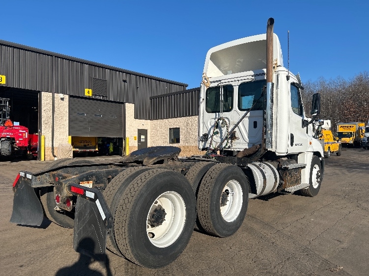 2019 Freightliner Cascadia in Jessup, PA — photo 7