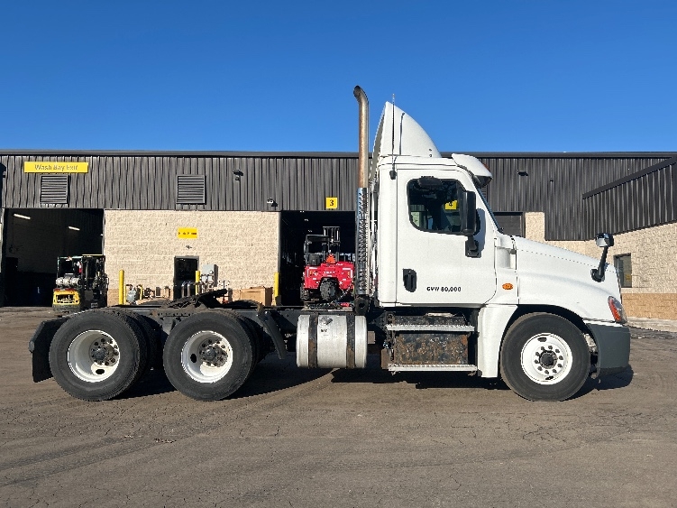 2019 Freightliner Cascadia in Jessup, PA — photo 8