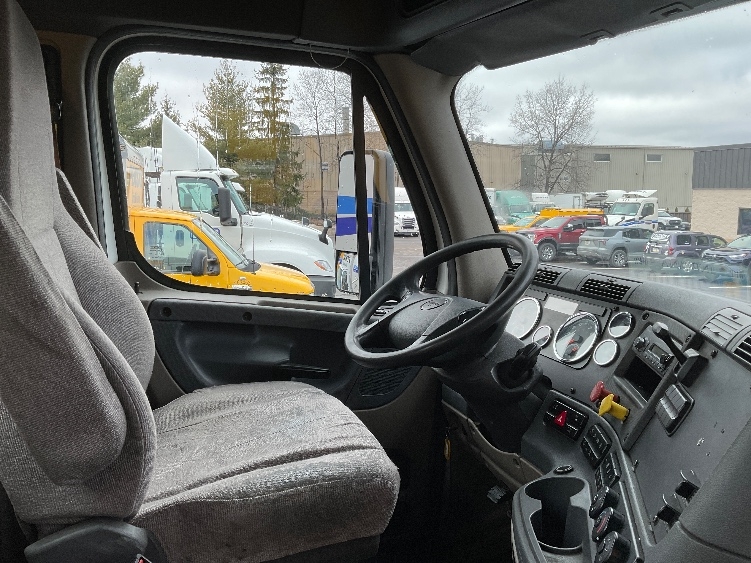 2019 Freightliner Cascadia in Jessup, PA — photo 10