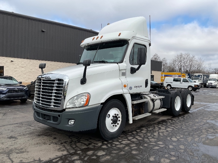 2019 Freightliner Cascadia in Jessup, PA — photo 3