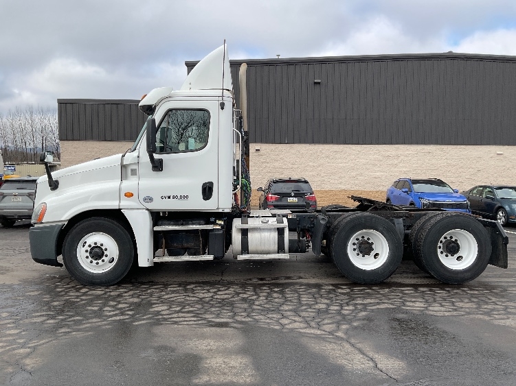 2019 Freightliner Cascadia in Jessup, PA — photo 4