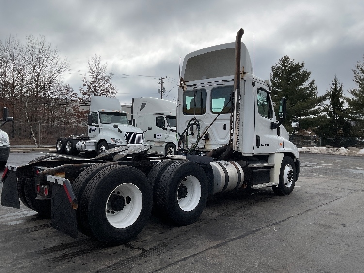 2019 Freightliner Cascadia in Jessup, PA — photo 7