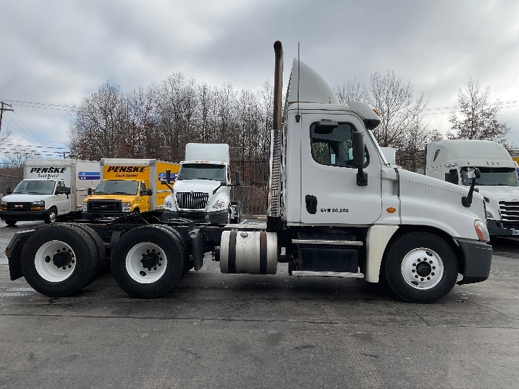 2019 Freightliner Cascadia in Jessup, PA — photo 8