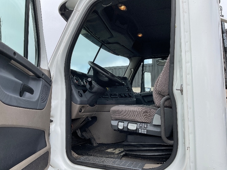 2019 Freightliner Cascadia in Jessup, PA — photo 9