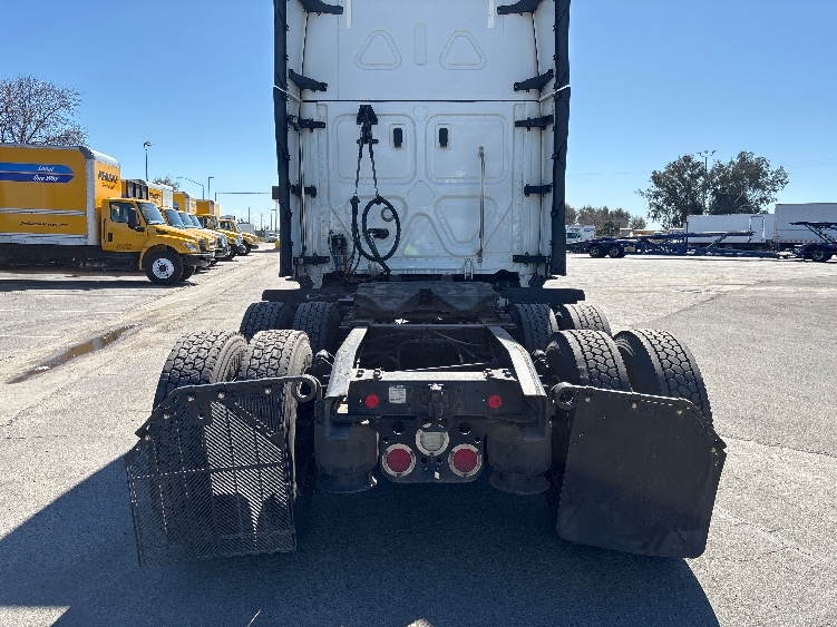 2023 Freightliner Cascadia in Fresno, CA — photo 6