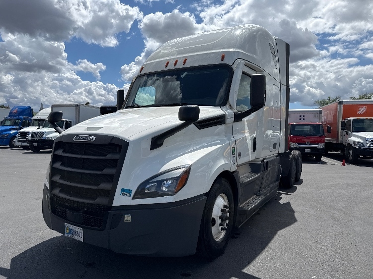 2023 Freightliner Cascadia in Fontana, CA — photo 3