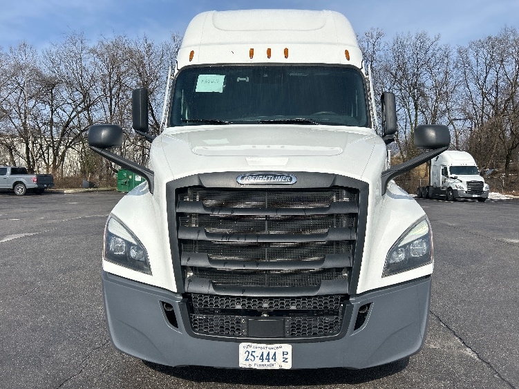 2023 Freightliner Cascadia in Salem, VA — photo 2