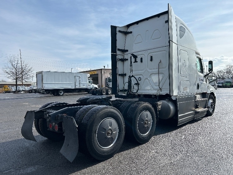2023 Freightliner Cascadia in Salem, VA — photo 7