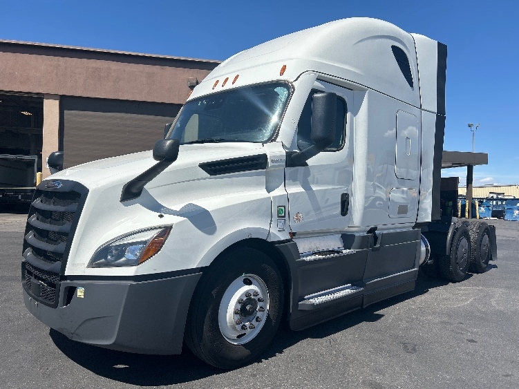 2023 Freightliner Cascadia in Las Vegas, NV — photo 3