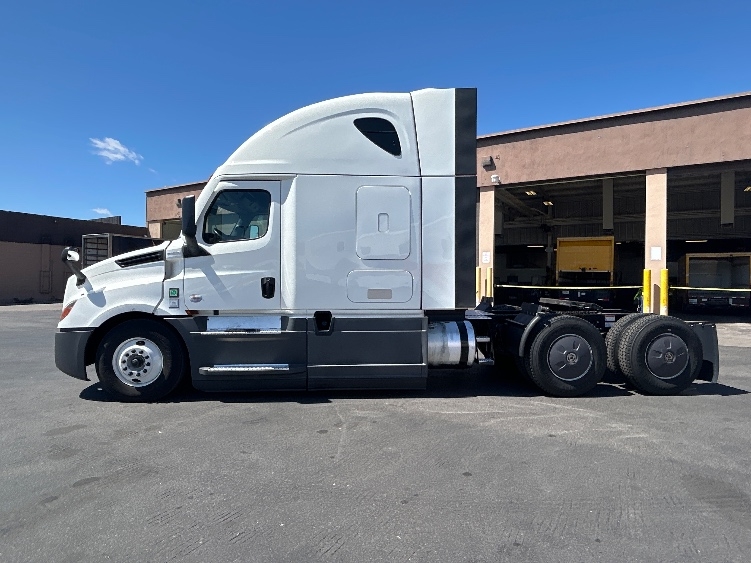 2023 Freightliner Cascadia in Las Vegas, NV — photo 4