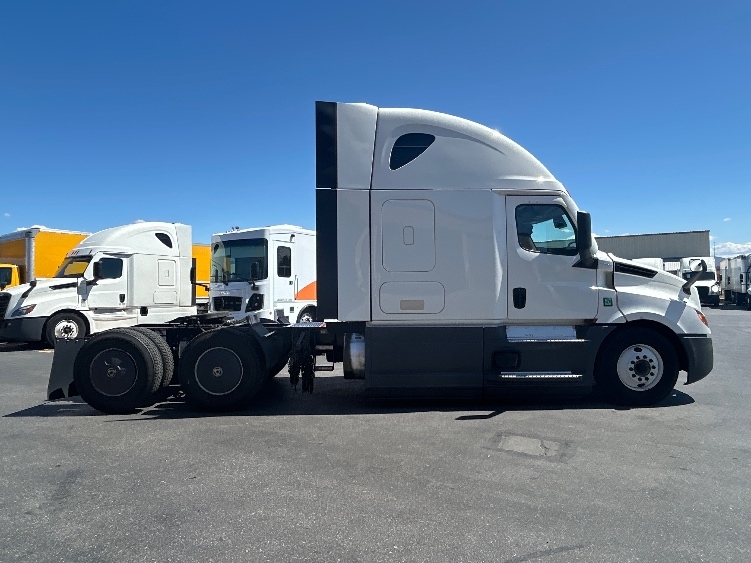 2023 Freightliner Cascadia in Las Vegas, NV — photo 8