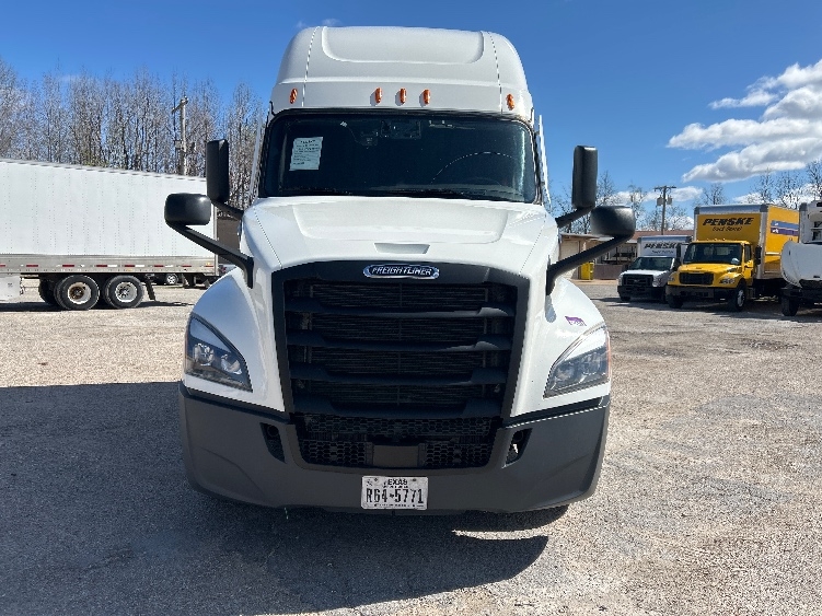 2023 Freightliner Cascadia in Poplar Bluff, MO — photo 2