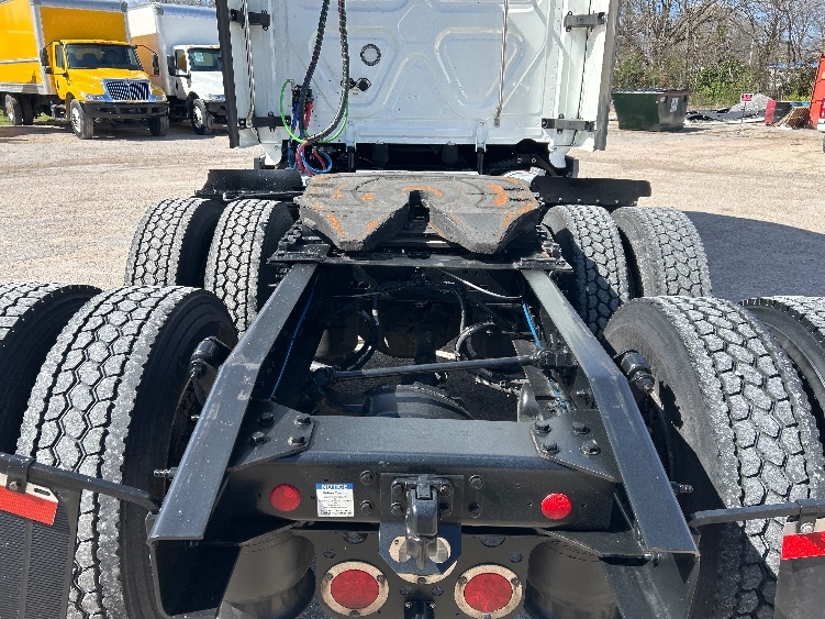 2023 Freightliner Cascadia in Poplar Bluff, MO — photo 6