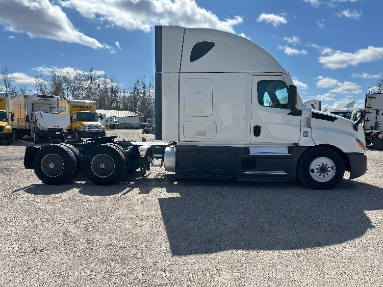 2023 Freightliner Cascadia in Poplar Bluff, MO — photo 8