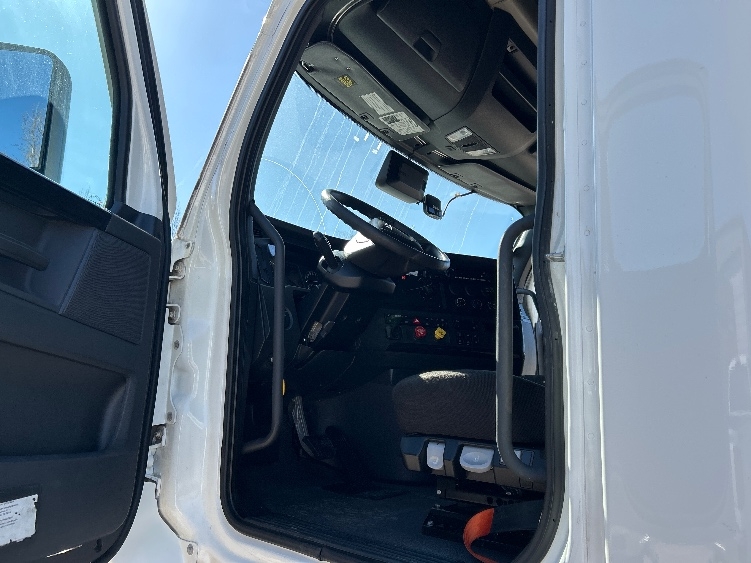 2023 Freightliner Cascadia in Poplar Bluff, MO — photo 9