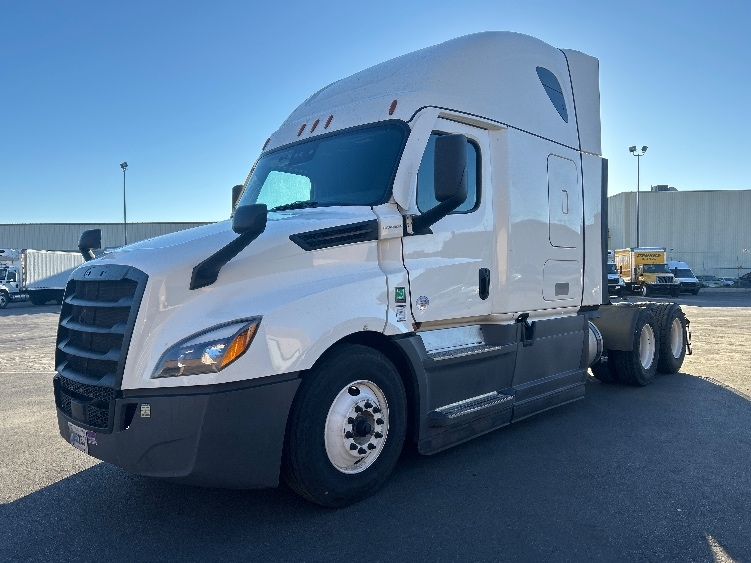 2023 Freightliner Cascadia in Las Vegas, NV — photo 3