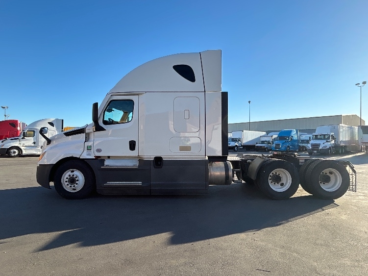 2023 Freightliner Cascadia in Las Vegas, NV — photo 4