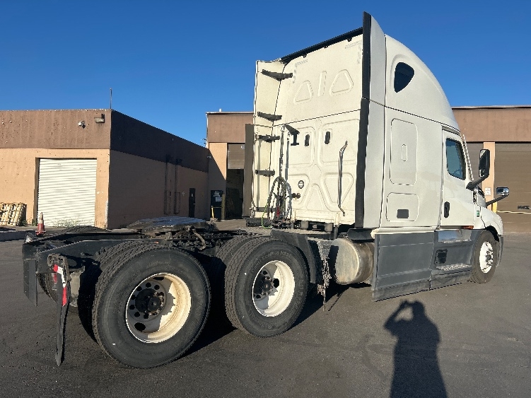 2023 Freightliner Cascadia in Las Vegas, NV — photo 7
