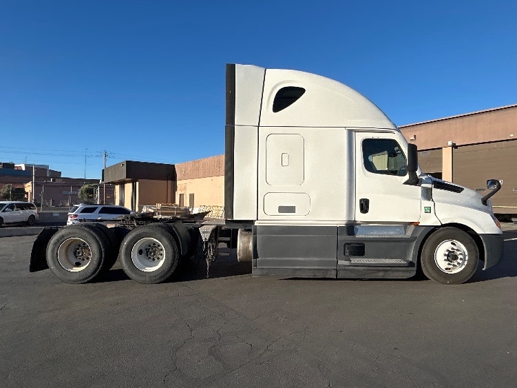 2023 Freightliner Cascadia in Las Vegas, NV — photo 8
