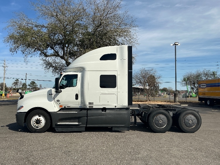 2023 International LT in Jacksonville, FL — photo 4