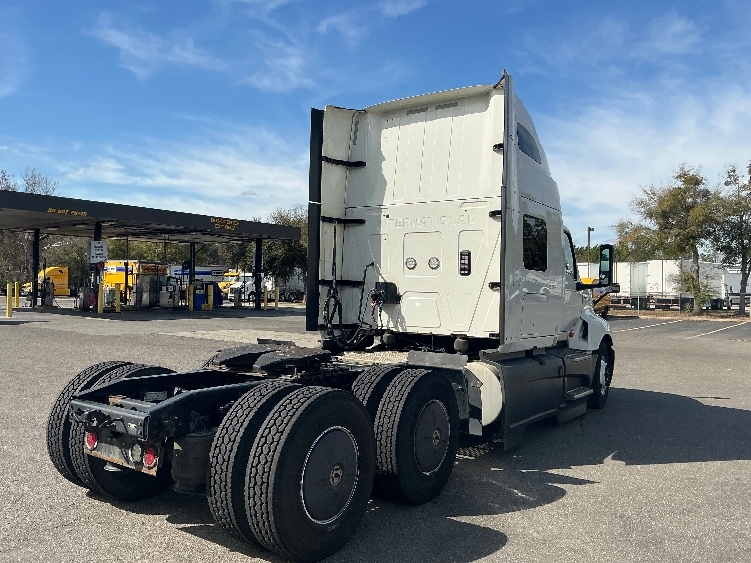 2023 International LT in Jacksonville, FL — photo 7