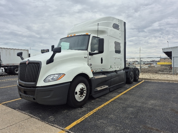 2023 International LT in La Porte, IN — photo 3
