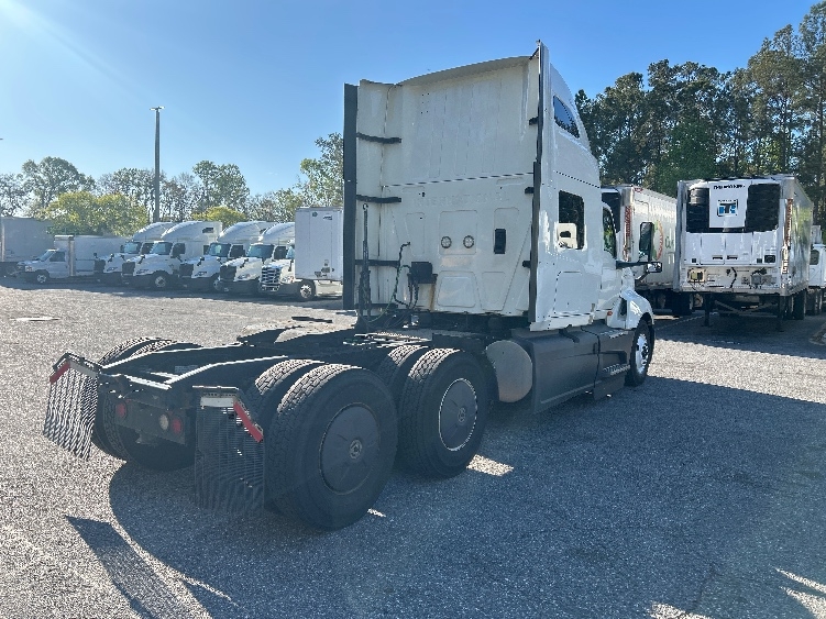 2023 International LT in Jacksonville, FL — photo 7