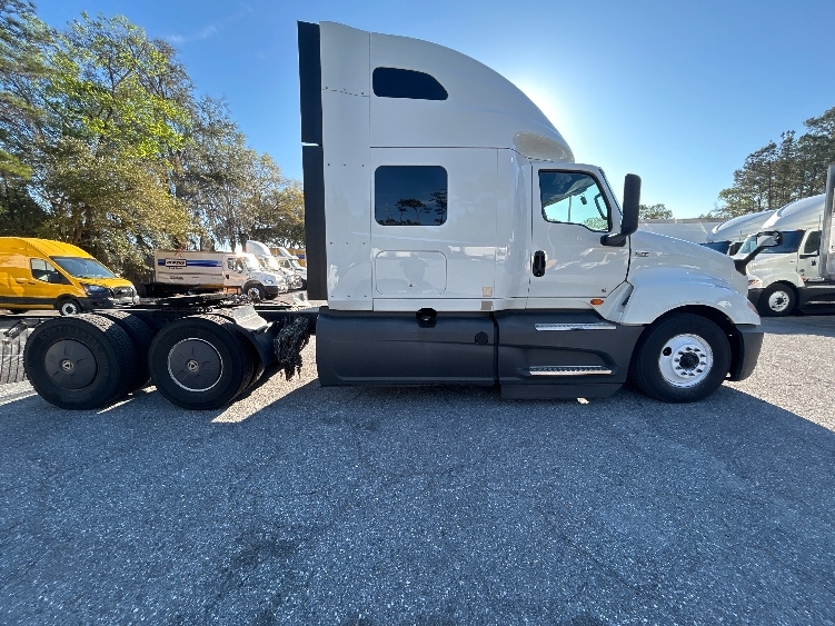 2023 International LT in Jacksonville, FL — photo 8