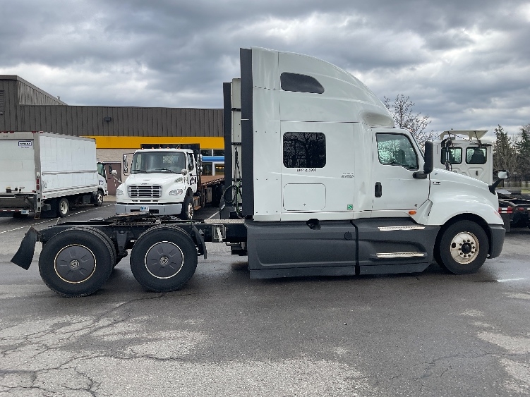 2023 International LT in Fredonia, NY — photo 8