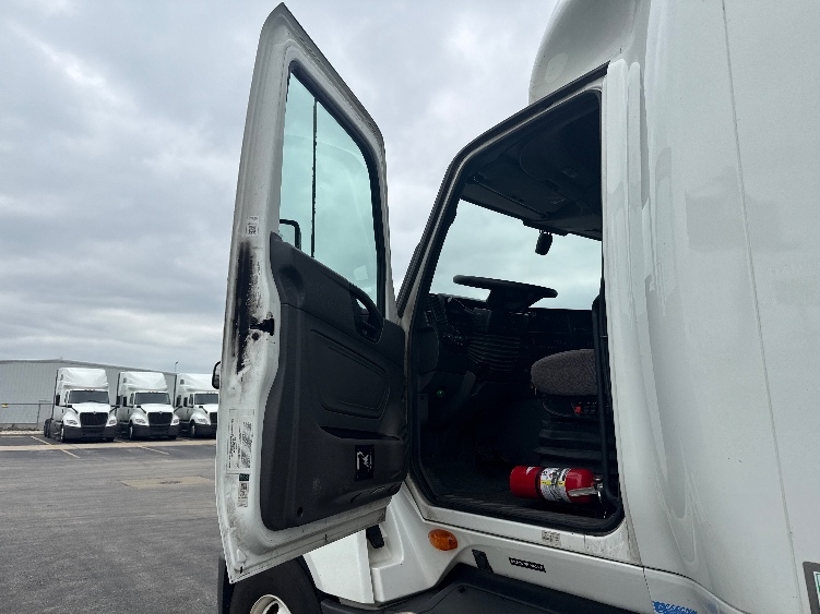 2023 International LT in La Porte, IN — photo 9