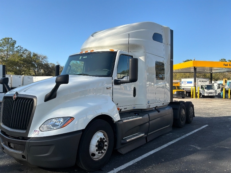 2023 International LT in Pensacola, FL — photo 3