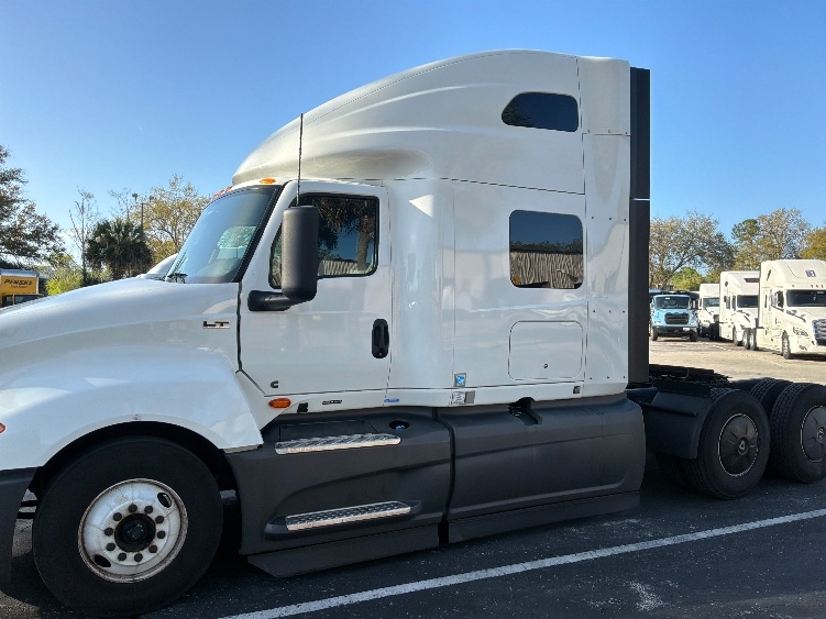 2023 International LT in Pensacola, FL — photo 4
