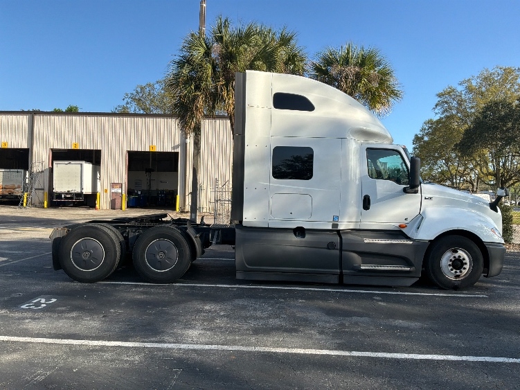 2023 International LT in Pensacola, FL — photo 8