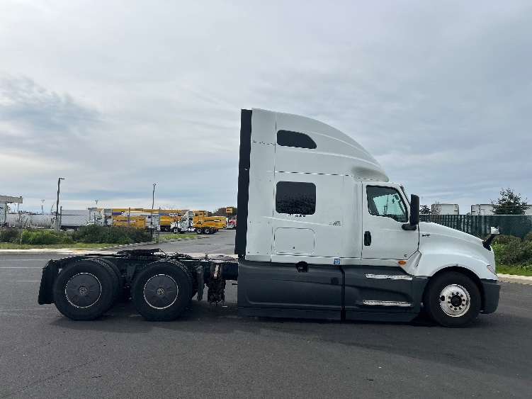 2023 International LT in West Sacramento, CA — photo 8